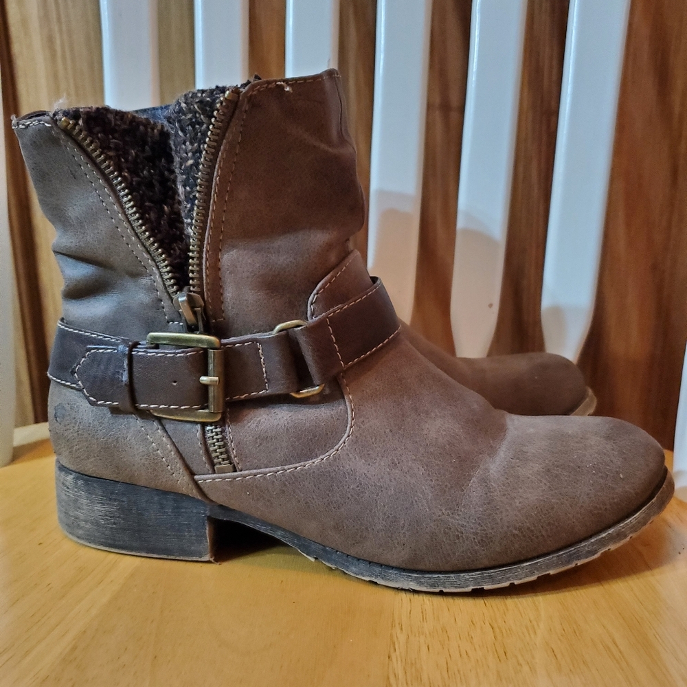 Women's size 9 sweater boots
